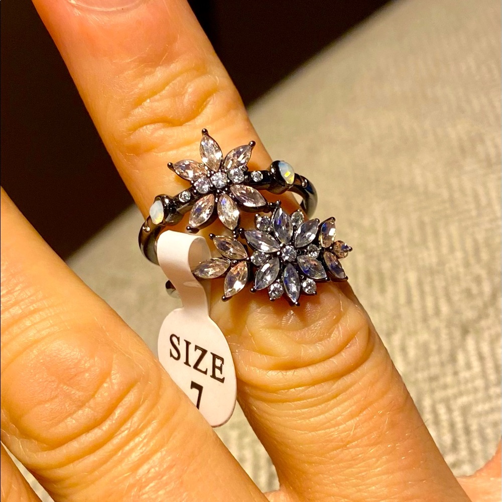 NWT two Fragrant Jewels size 7 rings from Moonflower Set